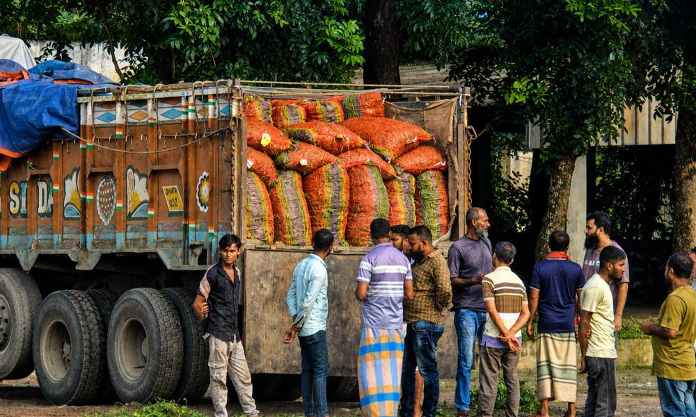 ভারত থেকে মরিচ আমদানিতে কমল কাঁচা মরিচের দাম